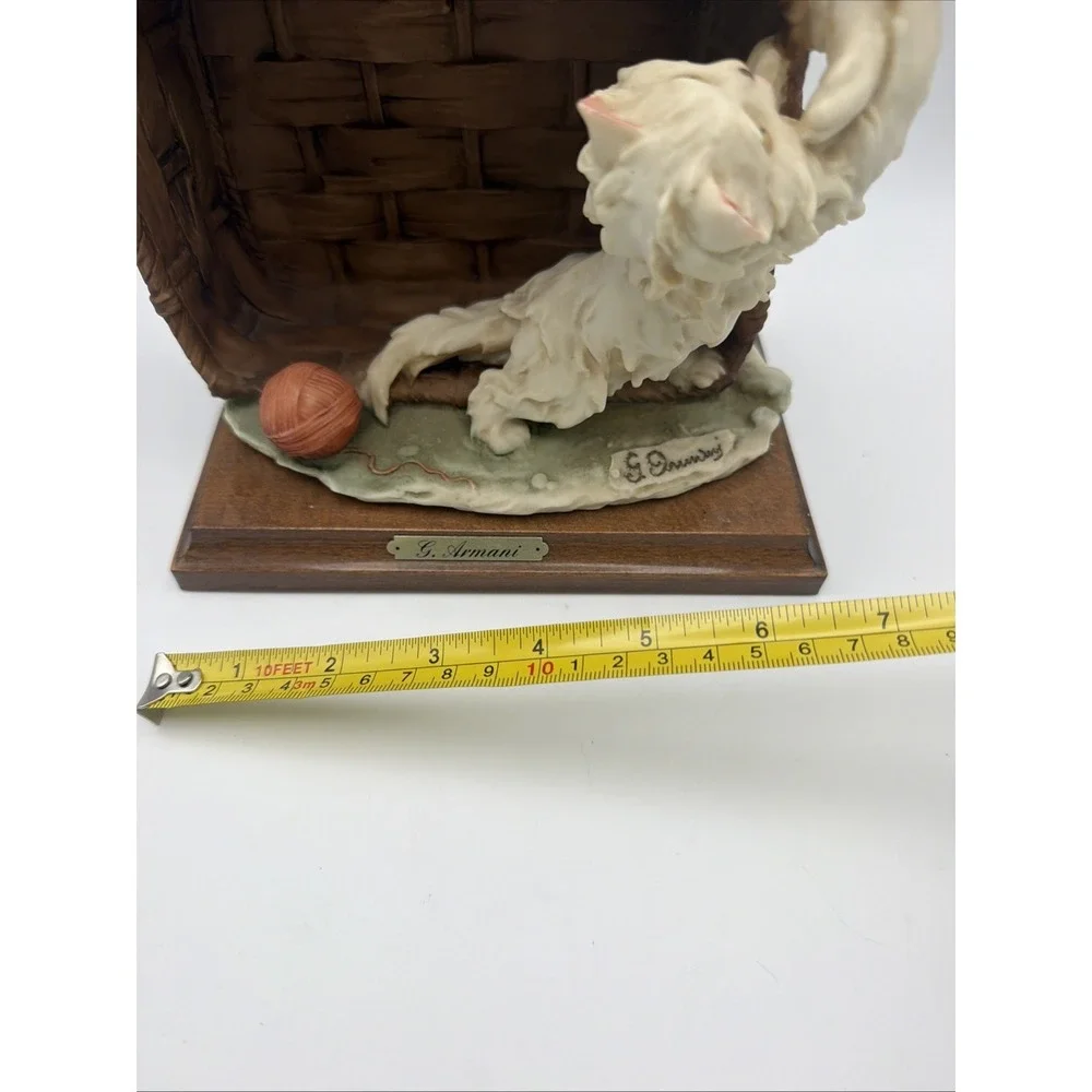 Vtg G Armani Fine Porcelain Figurine Wicker Basket w/ 2 Playful Cats Italy 1982